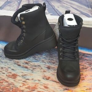 The ORIGINAL MUCK BOOT COMPANY Women's Liberty Wedge Black Leather NWT Size 5